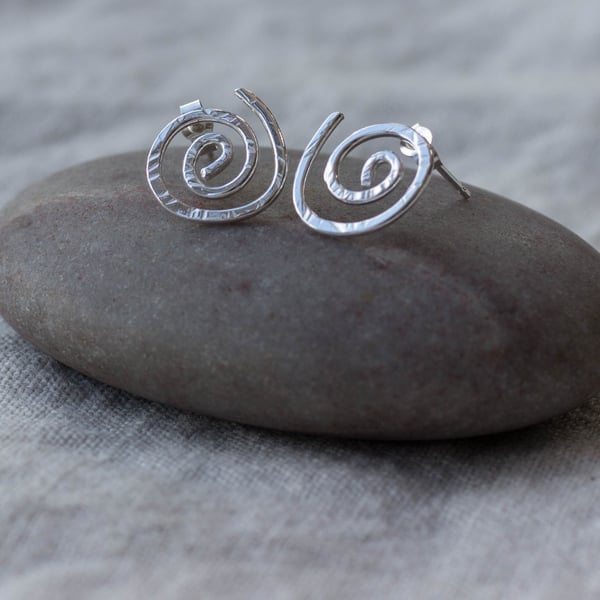 Silver Spiral Stud Earrings, Simple Hammered Silver Earrings, swirl earrings
