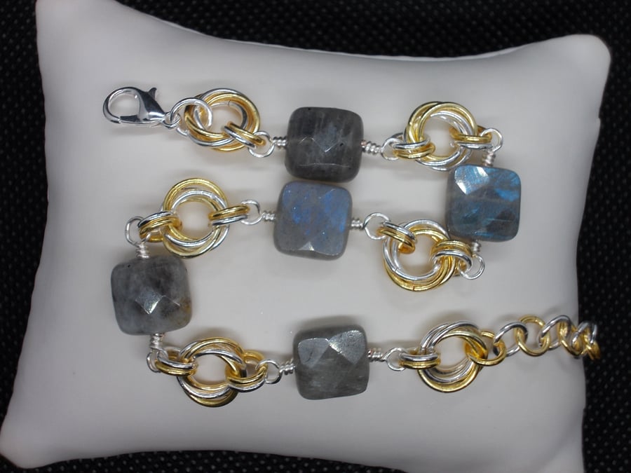 SALE - Labradorite chainmaille bracelet