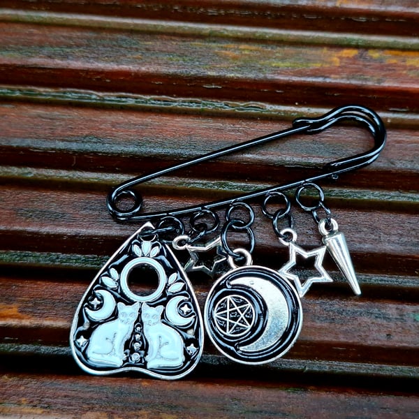 Safety Pin Brooch Badge black charms alternative emo skull ouija witch Valloween