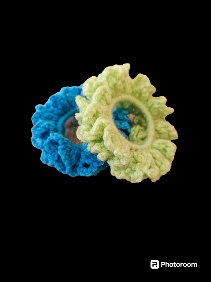 Crochet scrunchie set
