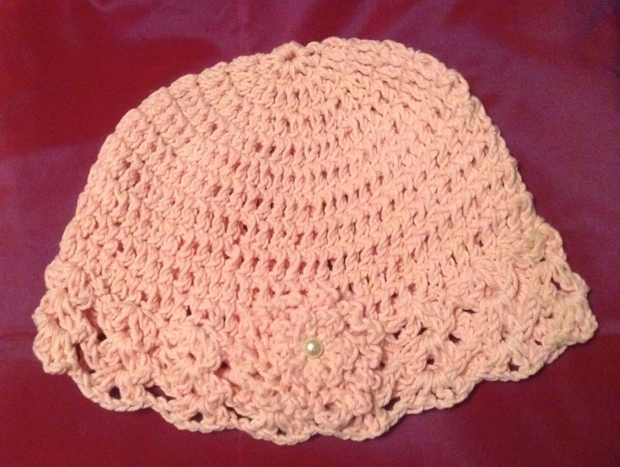 Wool hat with flower decoration