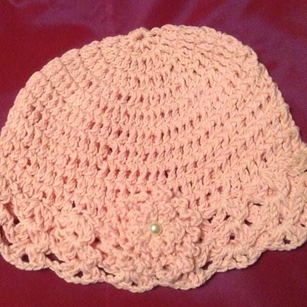 Wool hat with flower decoration