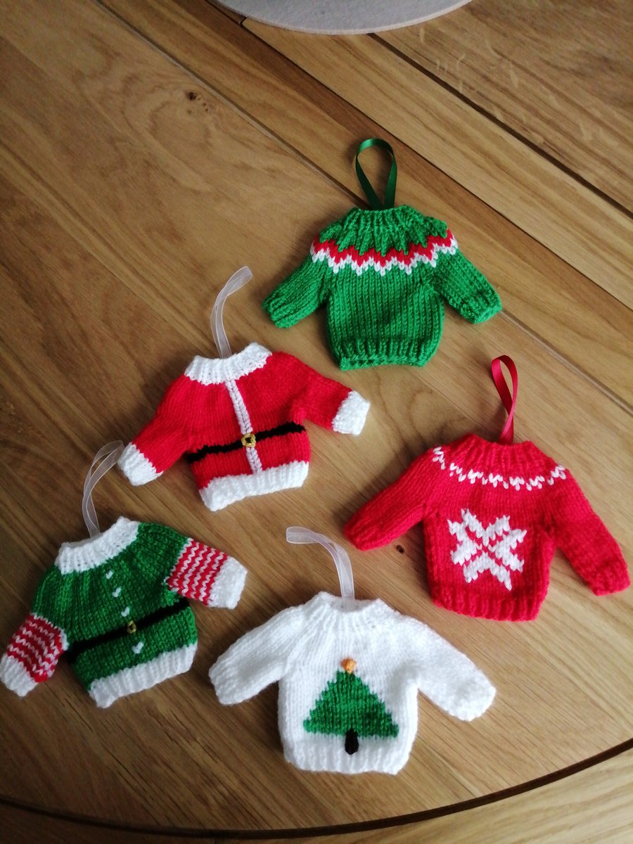Mini Christmas jumpers (set of 5)