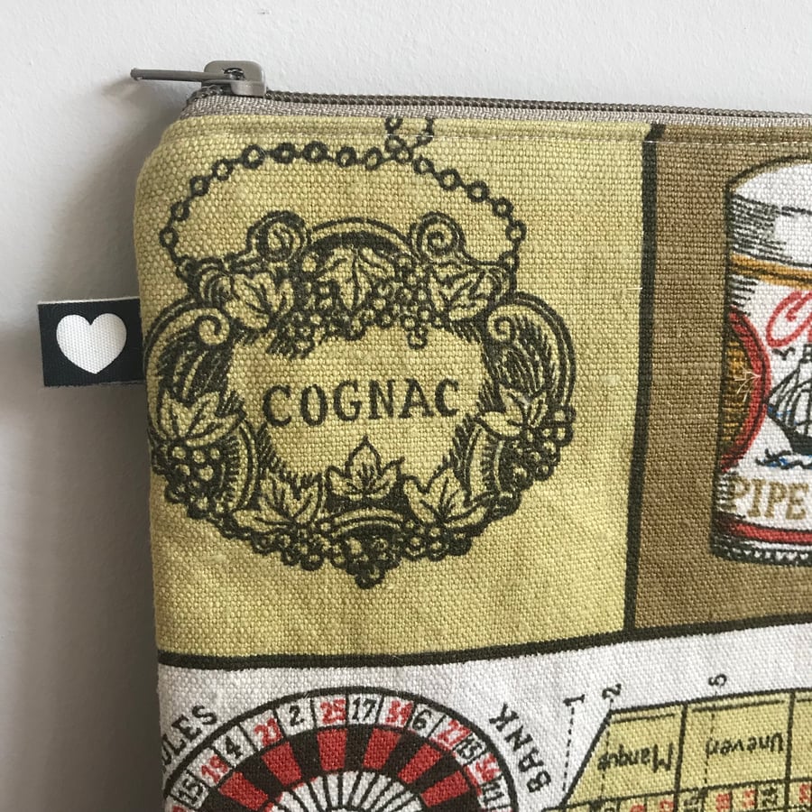 Zip organiser pouch in vintage fabric
