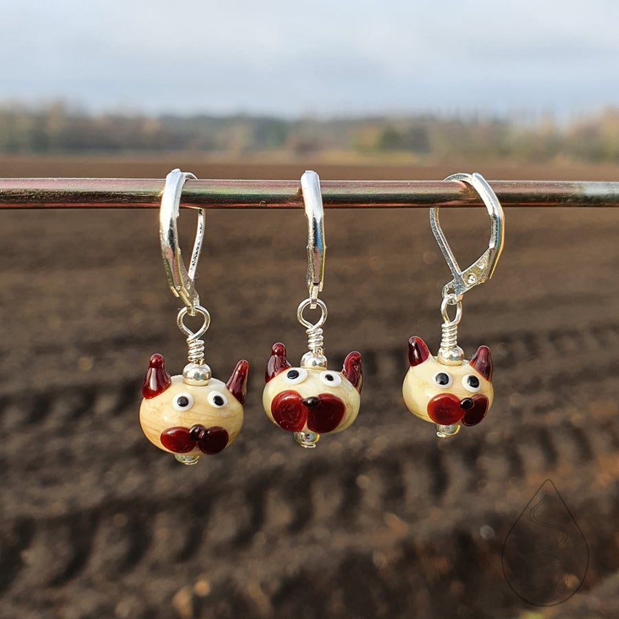 Tiny Glass Cat Stitch Marker - Siamese or Colourpoint kitty