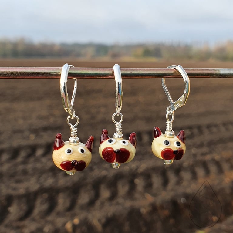 Tiny Glass Cat Stitch Marker - Siamese or Colourpoint kitty