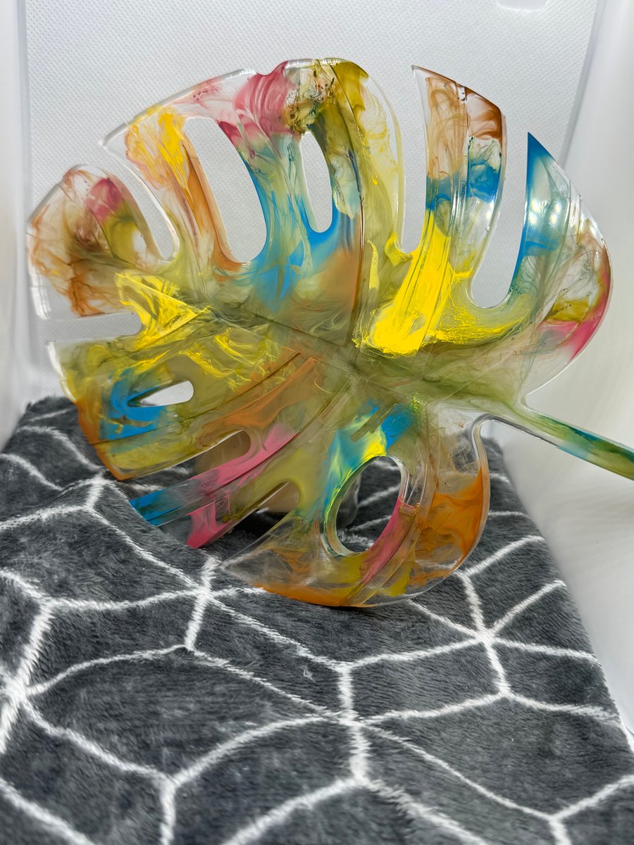 Neon canopy leaf resin decor