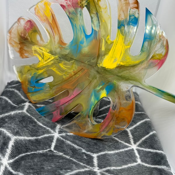 Neon canopy leaf resin decor