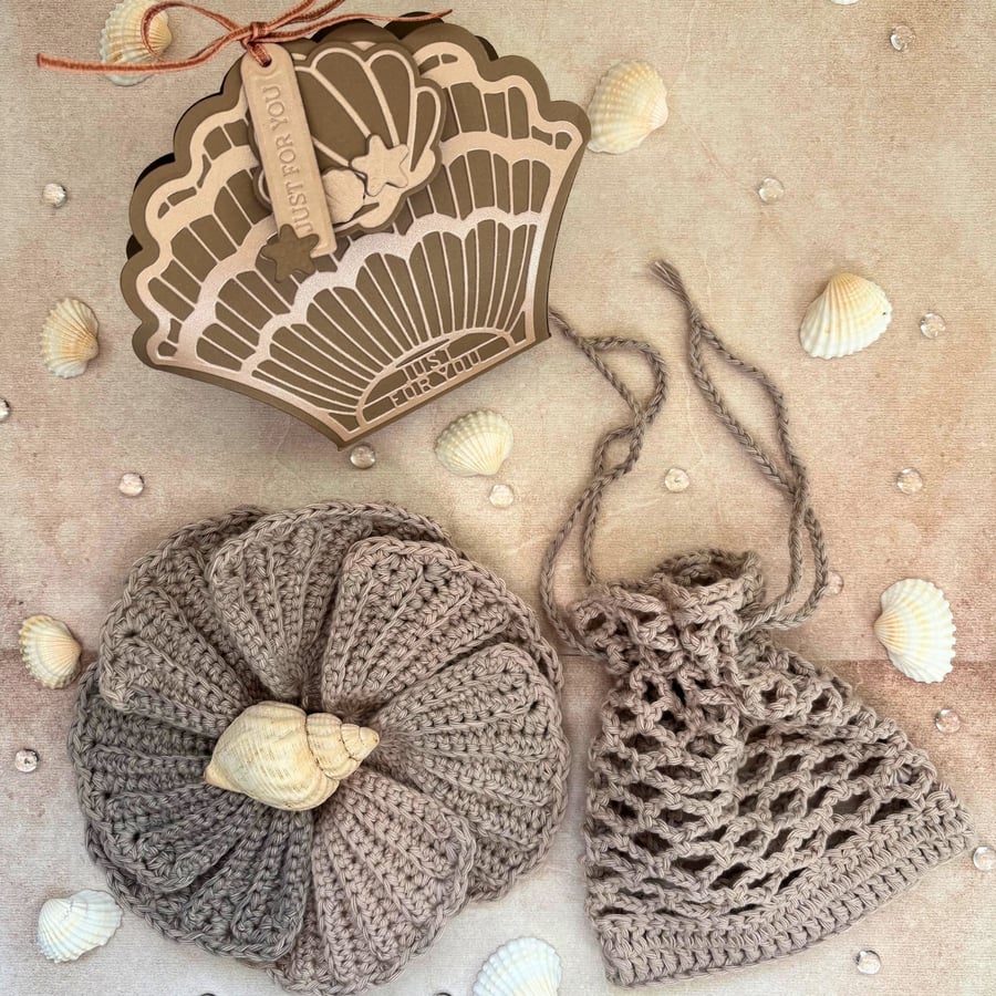 Skincare set of 7 Grey Brown Cotton Face Wipes & Wash Bag With Seashell Gift Box