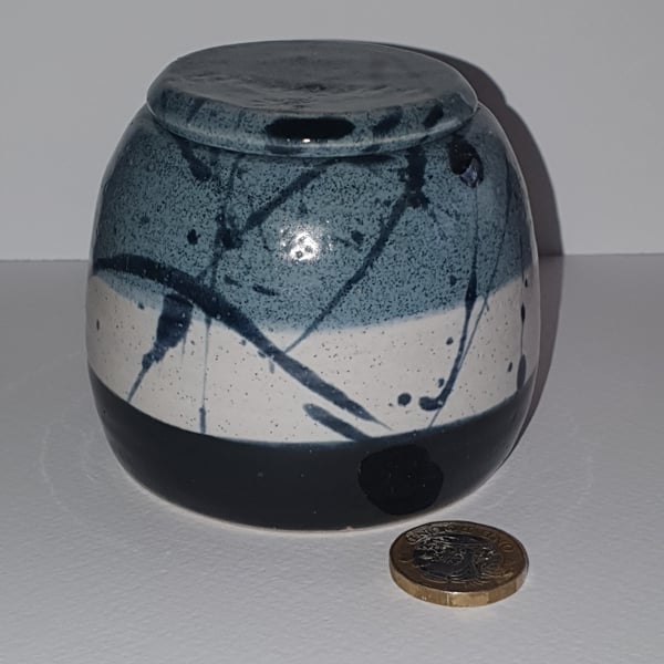 Small pot with lid