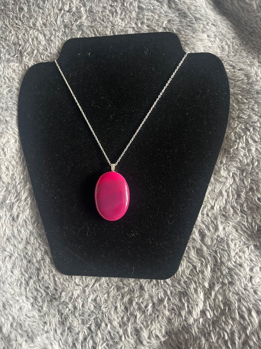Magenta pink agate necklace 