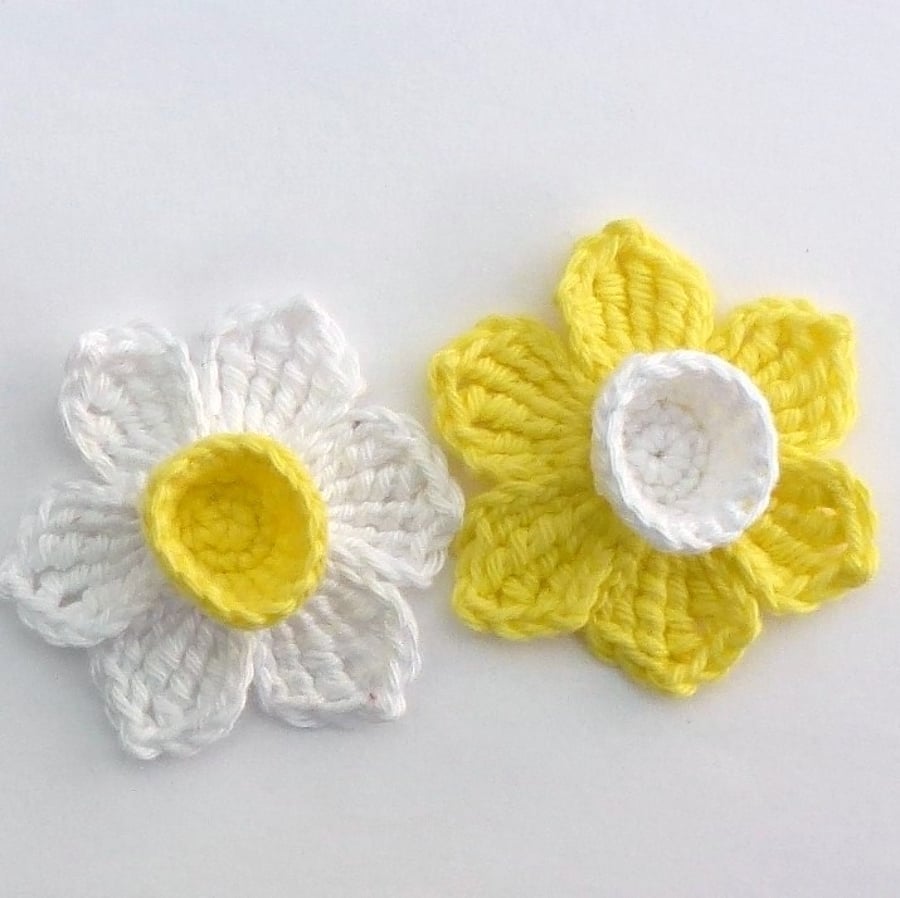 2 White and yellow crochet daffodil  appliques