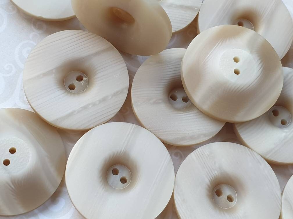 1 & 1 4" 32mm 50L Polyester Vintage Buttons