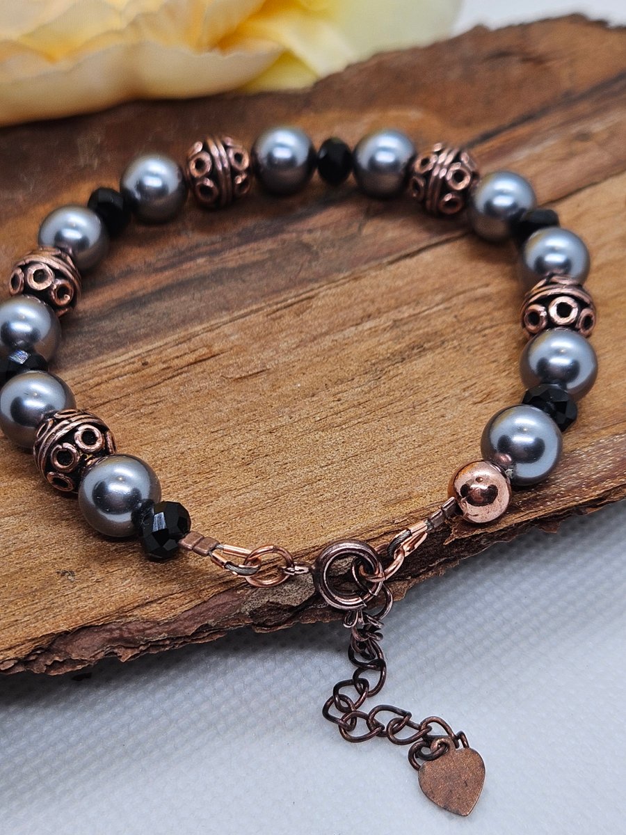 Shell pearl and copper adjustable bracelet