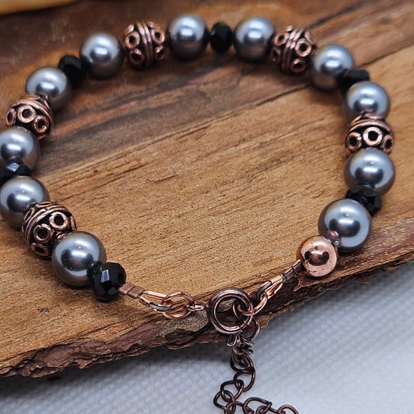 Shell pearl and copper adjustable bracelet