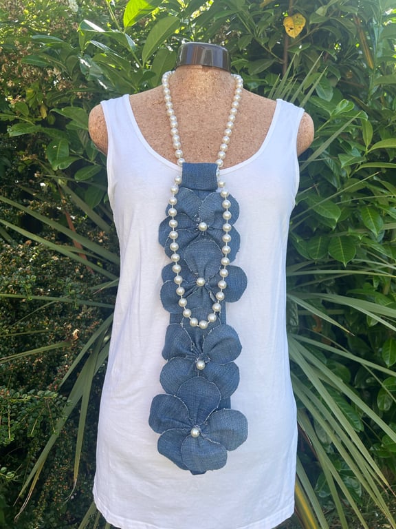 Denim flower tie - Upcycled - Fashion accessory 