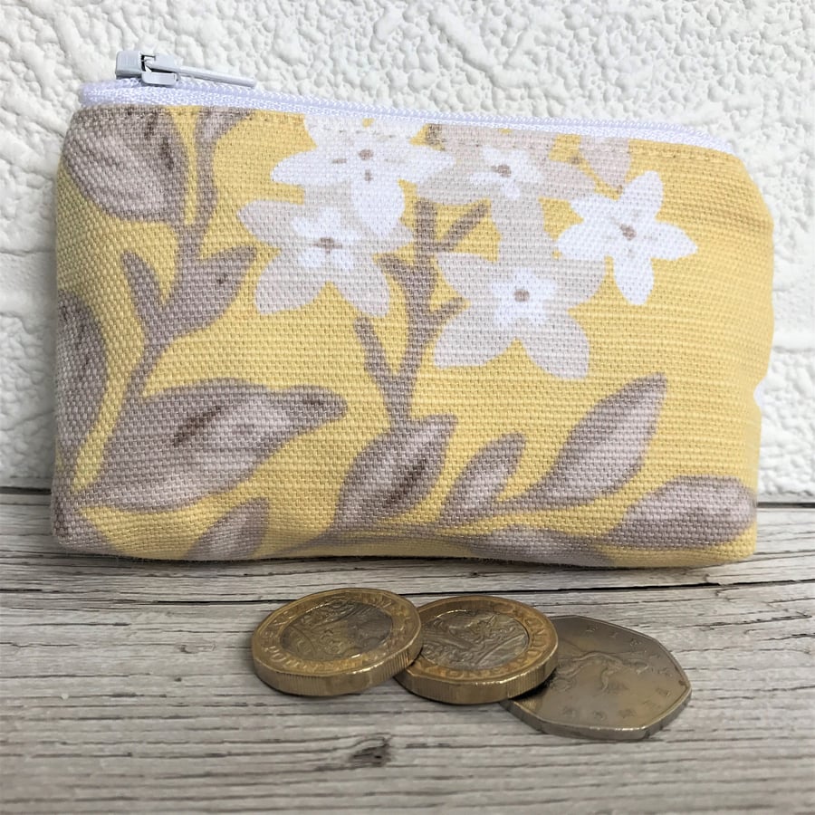 Small purse, coin purse with yellow, white and beige floral print