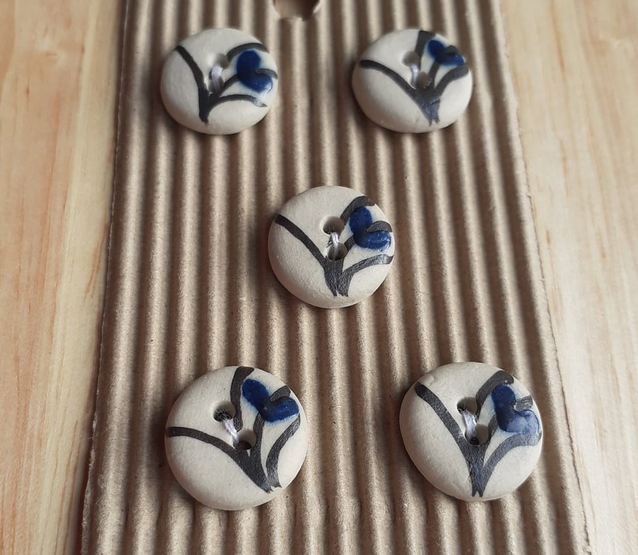Set of 5 mini blue flower buttons