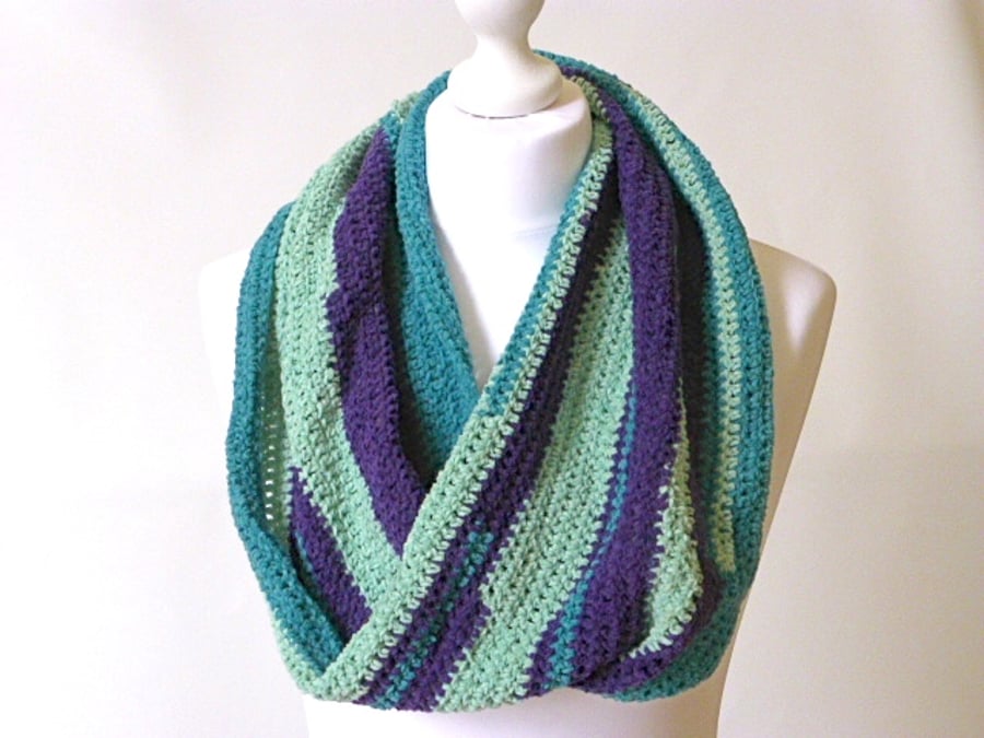 Infinity scarf, infinity cowl, crochet cowl, crochet scarf, crochet neckwarmer,
