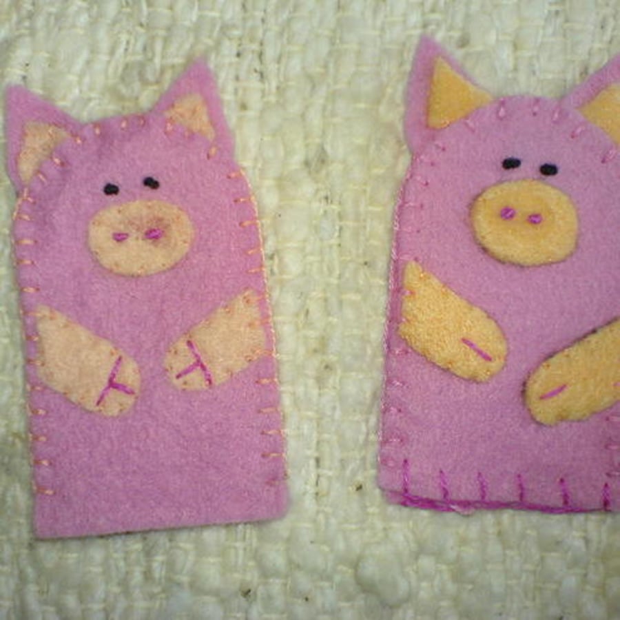 Piglet finger puppets