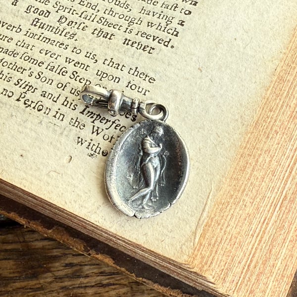 Double Sided Classical Lady & Arrow Wax Seal Clip On Pendant Charm