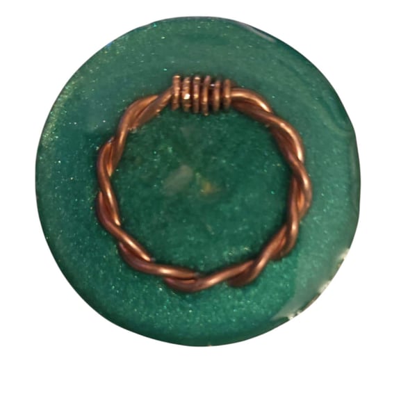 Pocket Puk Tensor Ring, Emerald Green Crushed Quartz, 144Mhz. size M 3.8cm Dia