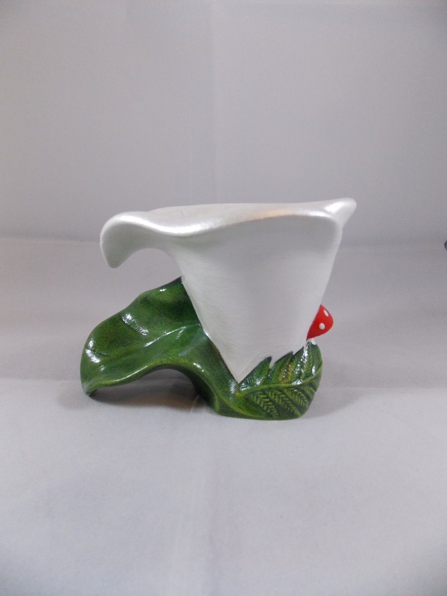 Ceramic Hand Painted White Flower Calla Lily Tea Light Candle Holder Decoration.