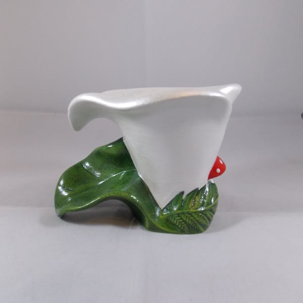 Ceramic Hand Painted White Flower Calla Lily Tea Light Candle Holder Decoration.