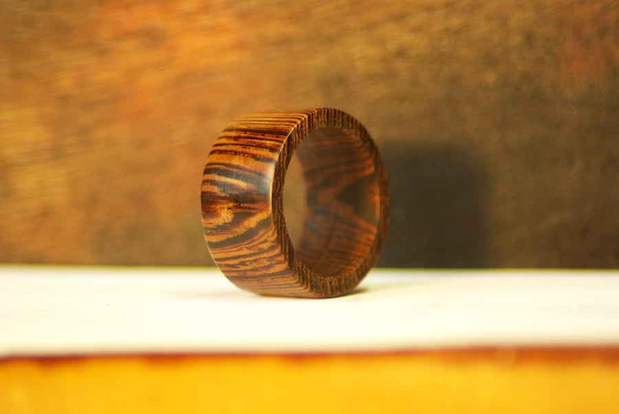 Solid exotic wood ring: Wenge