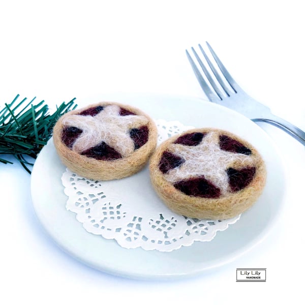 Needle felted mince pie (5cm) decoration by Lily Lily Handmade Pre Order