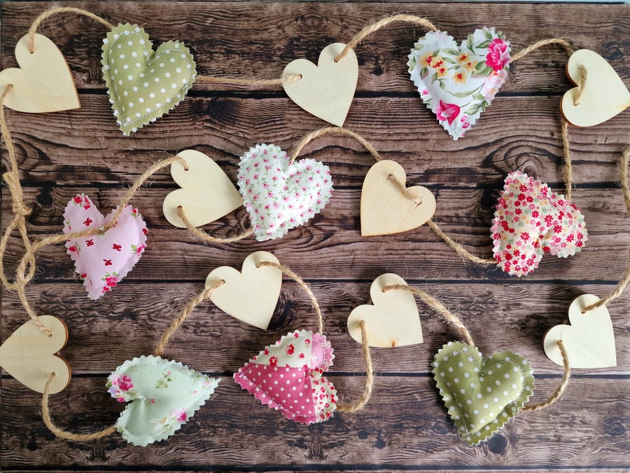 Ditsy Floral Padded fabric & Wooden Hearts Garland 