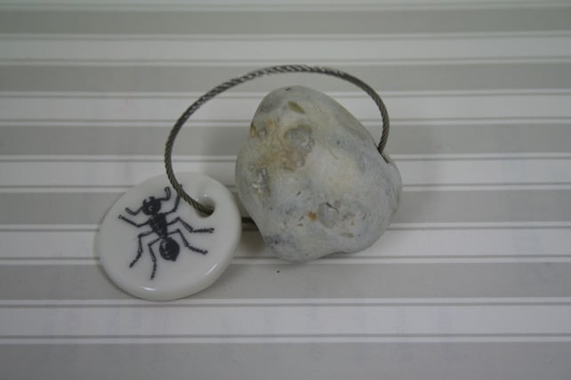 Pebble keyring with an ant image
