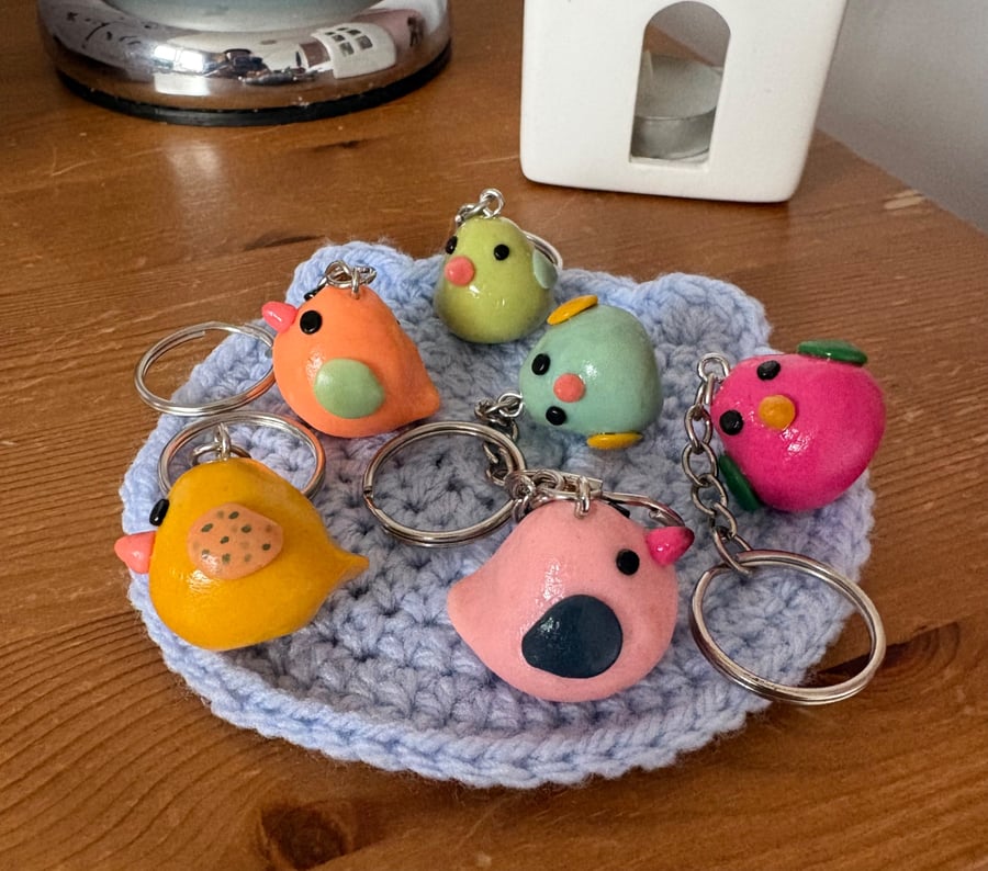 Cheerful little bird keychains 