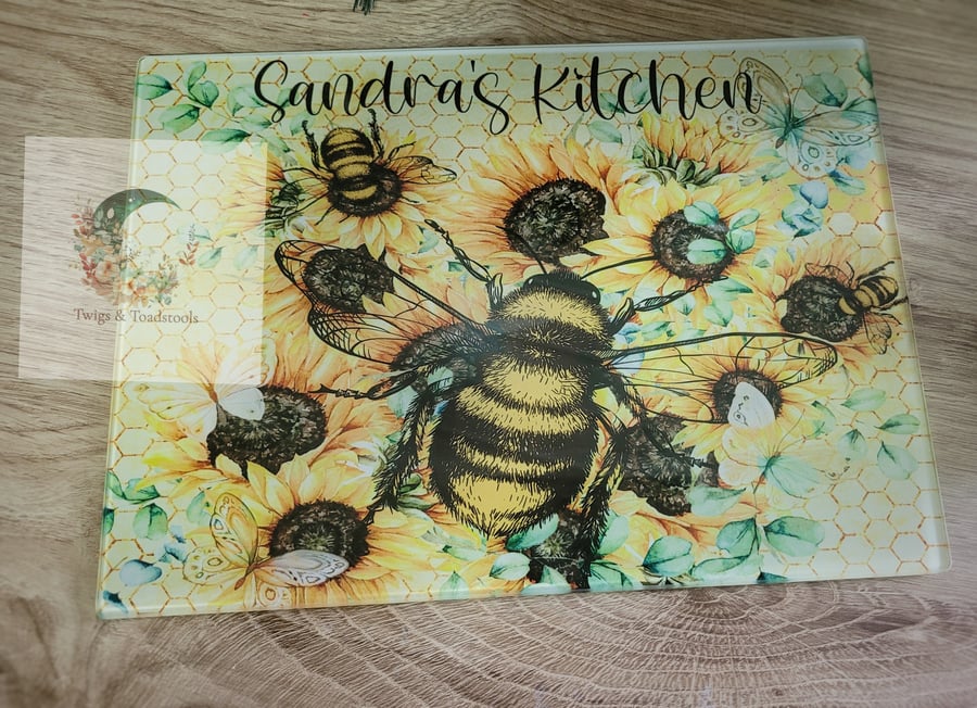 Personalised bee chopping board 