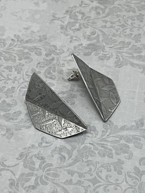 Aluminium Stud Earrings Folded Design, Metal Grate Imprinted Pattern Grey Tones