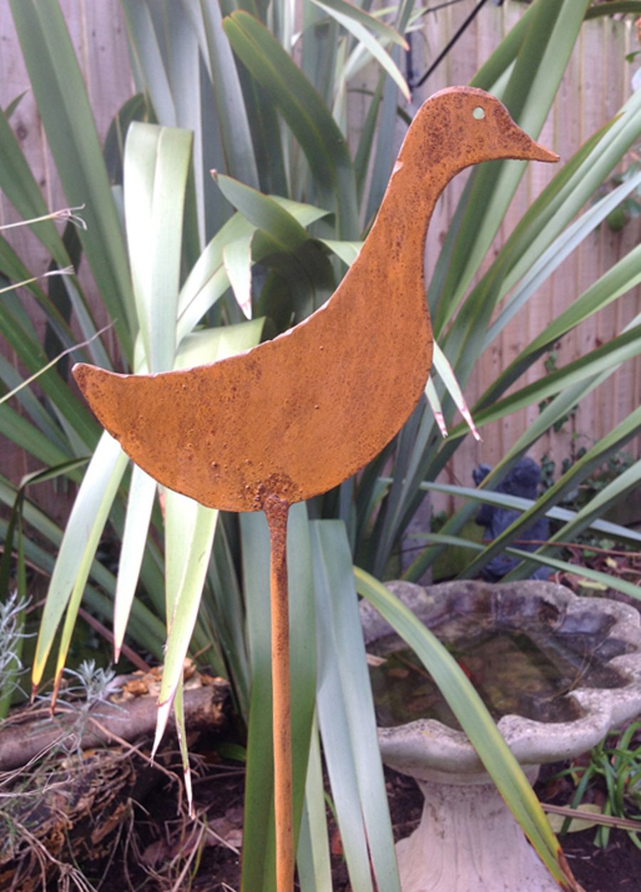 Sculptured rustic duck plant support