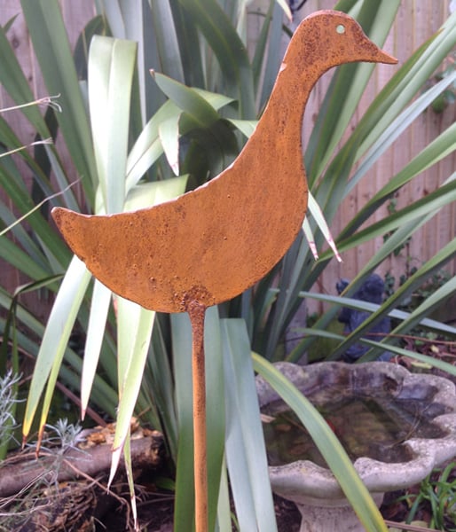 Sculptured rustic duck plant support