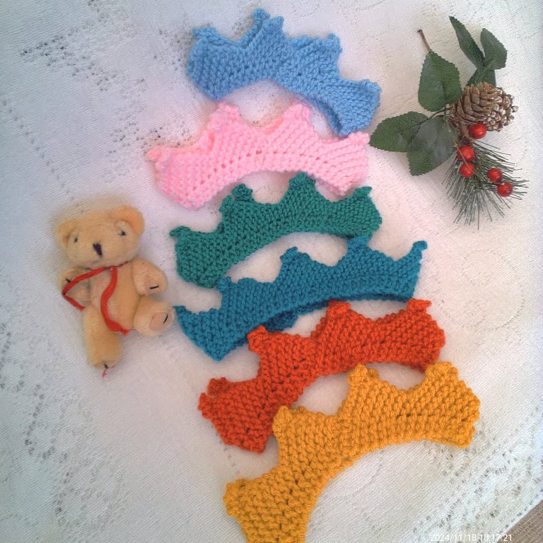 Set of 6 Children's Party Crowns,  Knitted Crowns, Party Hats, Knitted Crown
