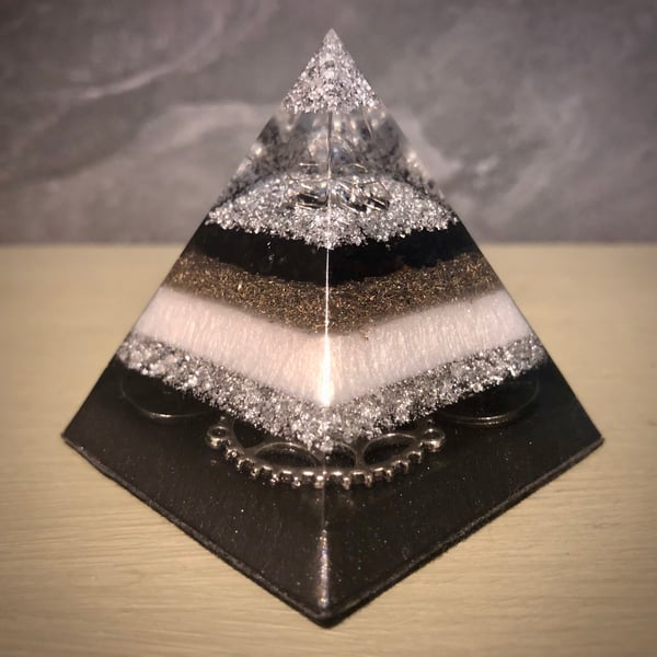 Crystal Energy Pyramid with Clear Quartz & Black Tourmaline (Black & White)