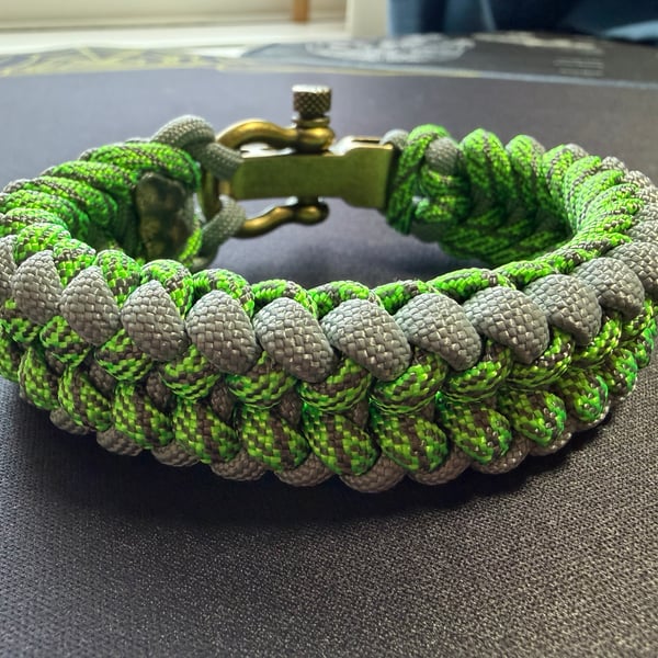 Adjustable paracord 550 survival bracelet to suit wrist size 19cm to 20cm