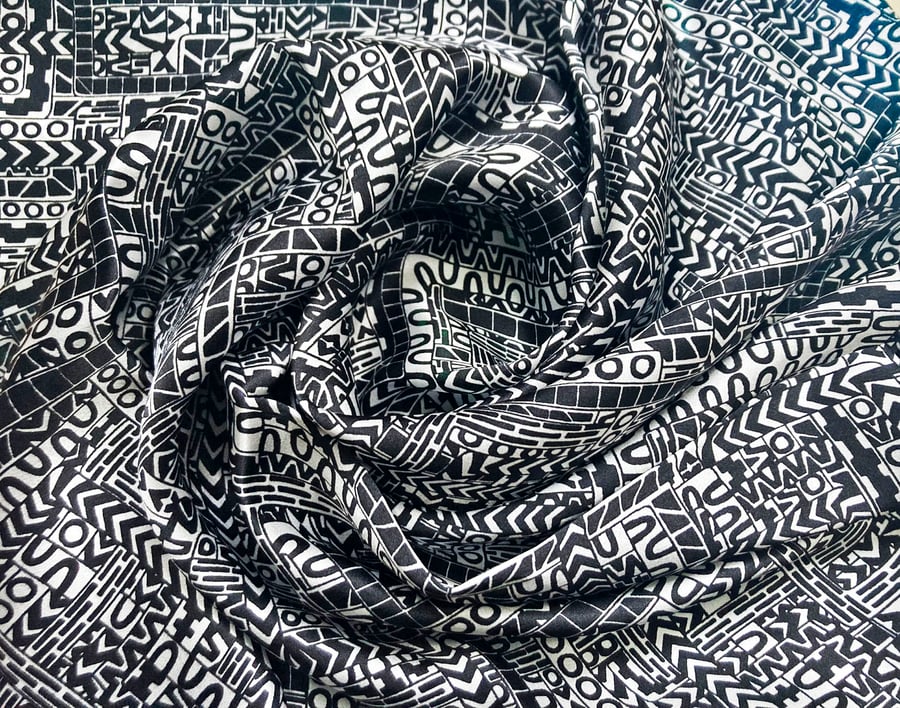 Retro Quirky Pattern Fashion Scarf 