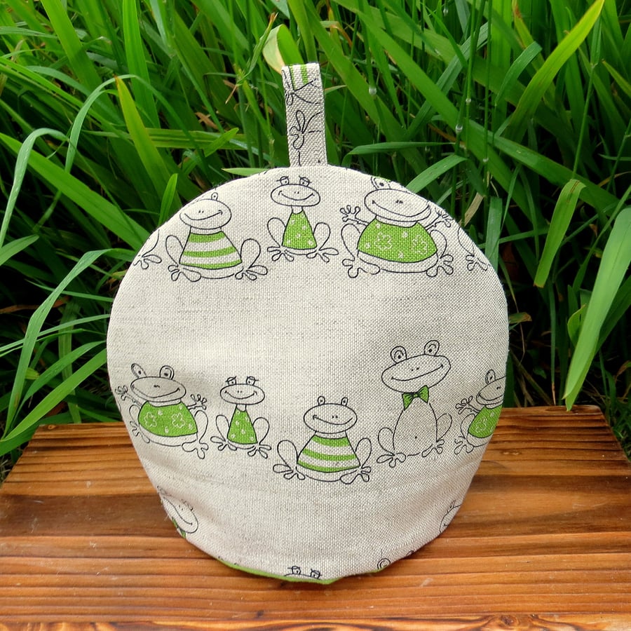 A whimsical tea cosy to fit a 2 cup teapot.   Frogs.  Small tea cosy.