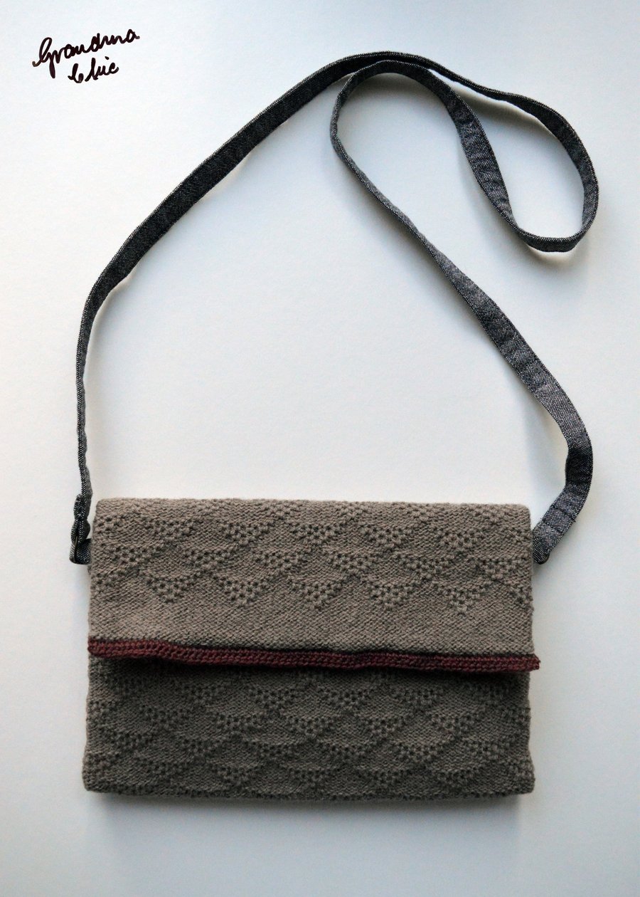 Knitted envelope bag
