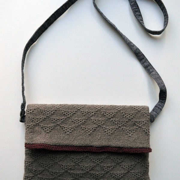 Knitted envelope bag