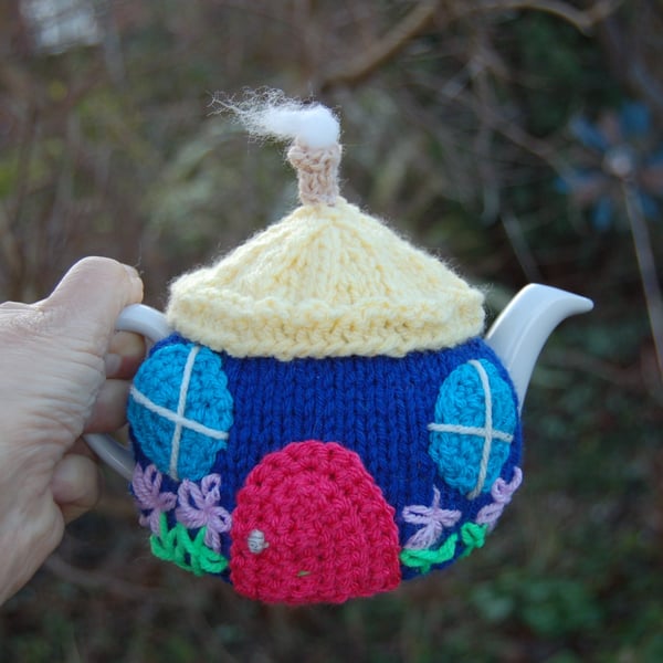 Country cottage tea cosy - hand embroidered - to fit a small tea for one teapot