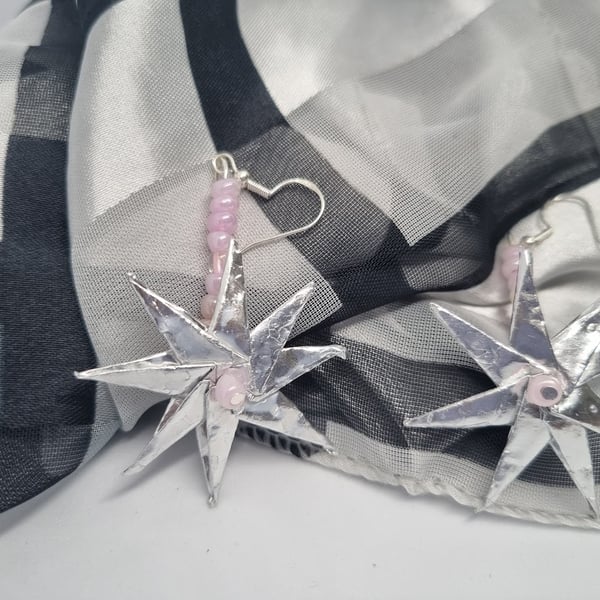 Metallic paper star-shaped earrings 
