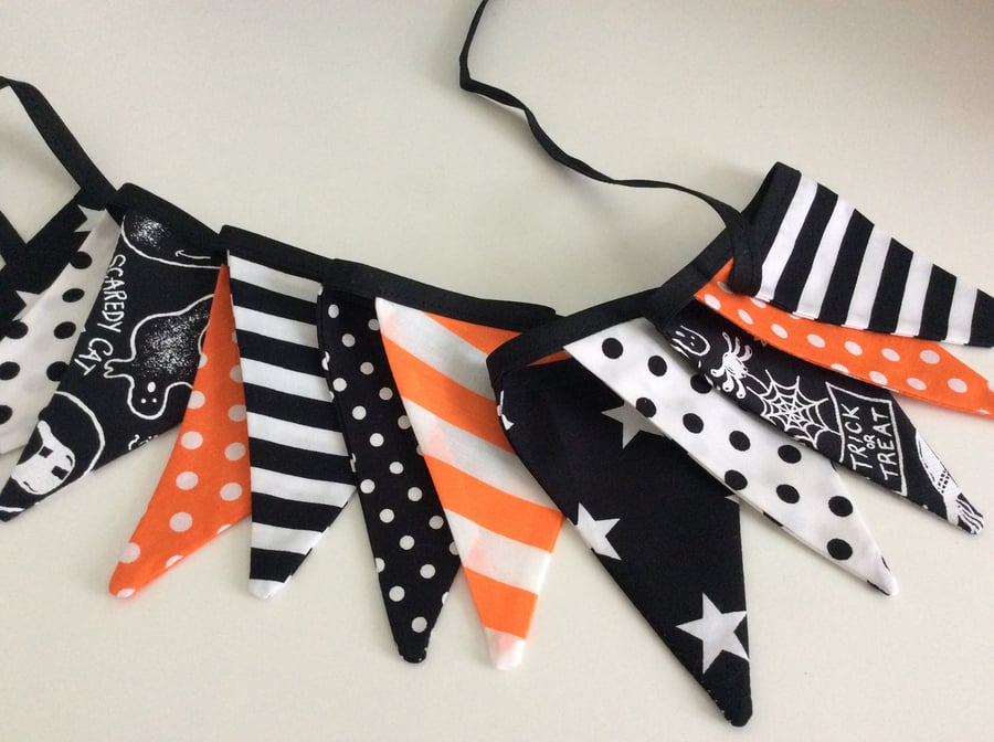 Halloween Bunting -  12  small flags, trick or treat, ghosts