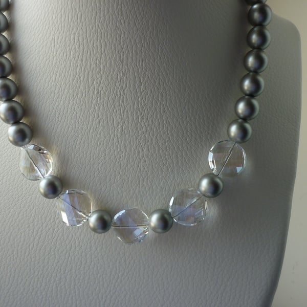 MATT SILVER GREY AND FACETED CRYSTAL NECKLACE.  