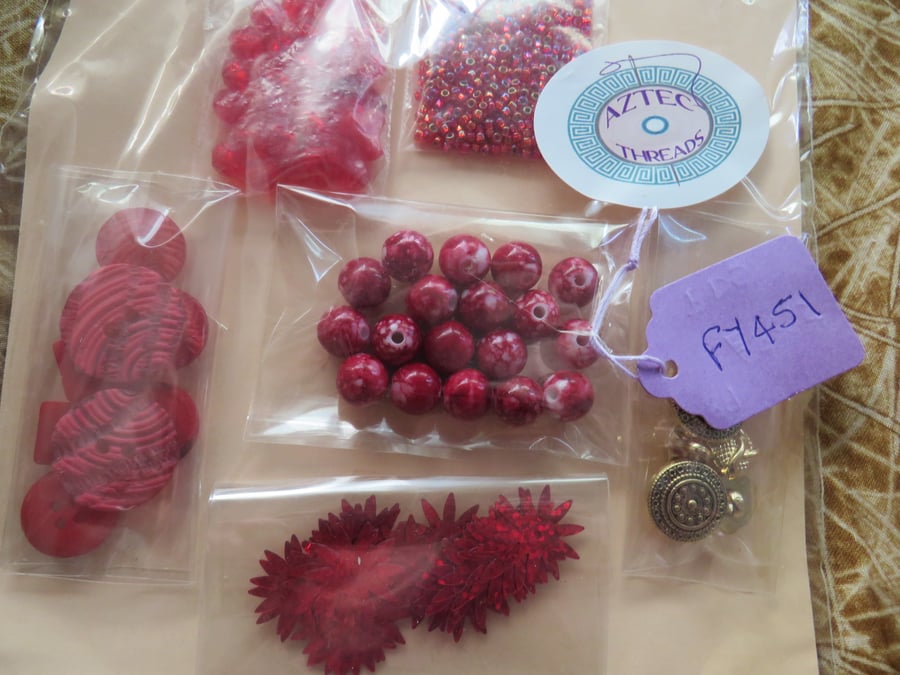 Beads and Button Pack  SALE  REF FY451