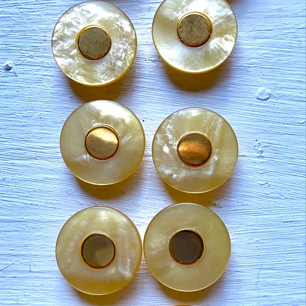 10 lemon and gold cardigan buttons 